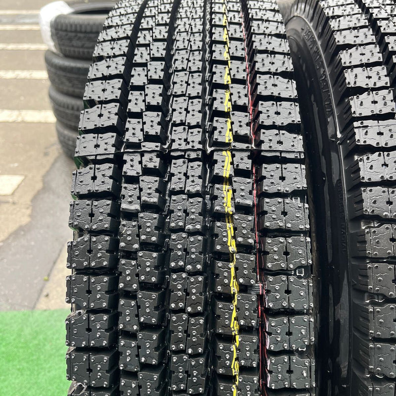 225/80R17.5 再生中古スタッドレス　ほぼ新品M929 4本セット：40,000円