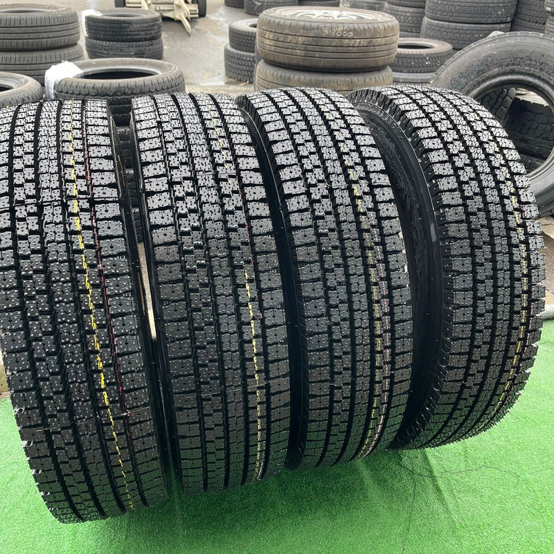 225/80R17.5 再生中古スタッドレス　ほぼ新品M929 4本セット：40,000円