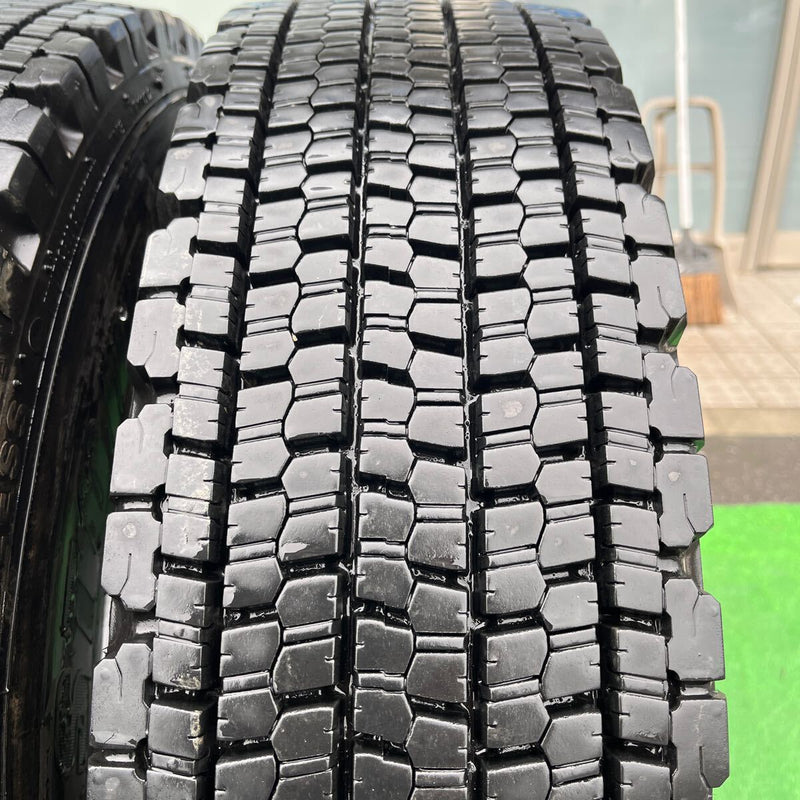 225/80R17.5 再生中古スタッドレス　 W900 激安美品　2本セット：12,000円