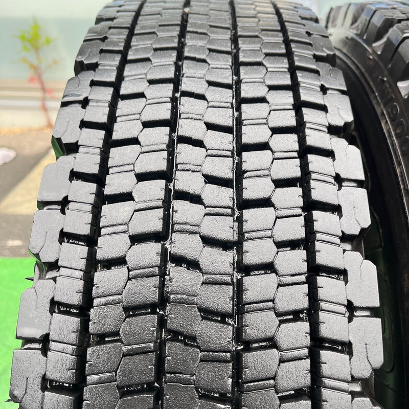 225/80R17.5 再生中古スタッドレス　 W900 激安美品　2本セット：12,000円