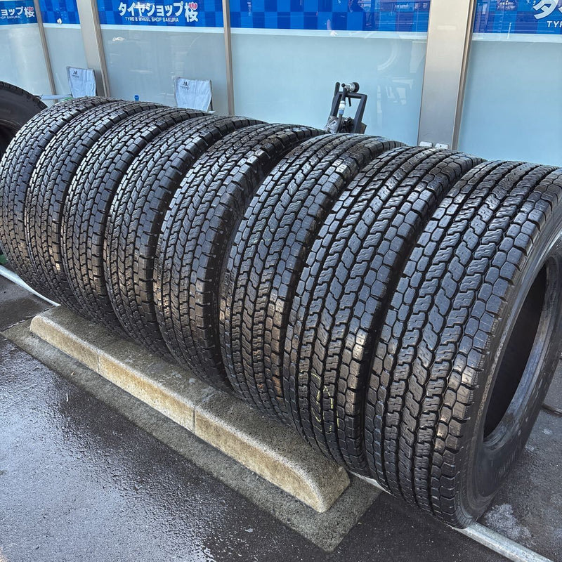 11R22.5 YOKOHAMA 902ZE 再生スタッドレス　8本セット：125000円