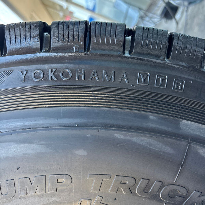 11R22.5 YOKOHAMA 902ZE 再生スタッドレス　8本セット：125000円
