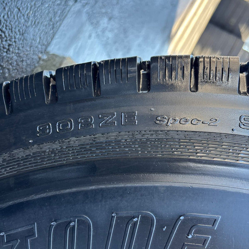 11R22.5 YOKOHAMA 902ZE 再生スタッドレス　8本セット：125000円