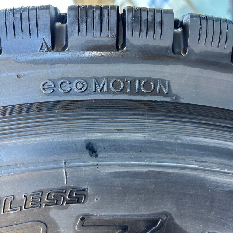 11R22.5 YOKOHAMA 902ZE 再生スタッドレス　8本セット：125000円