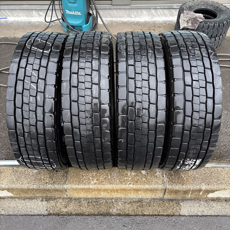 245/70R19.5. DUNLOP SP680. 2019年　4本セット：48000円