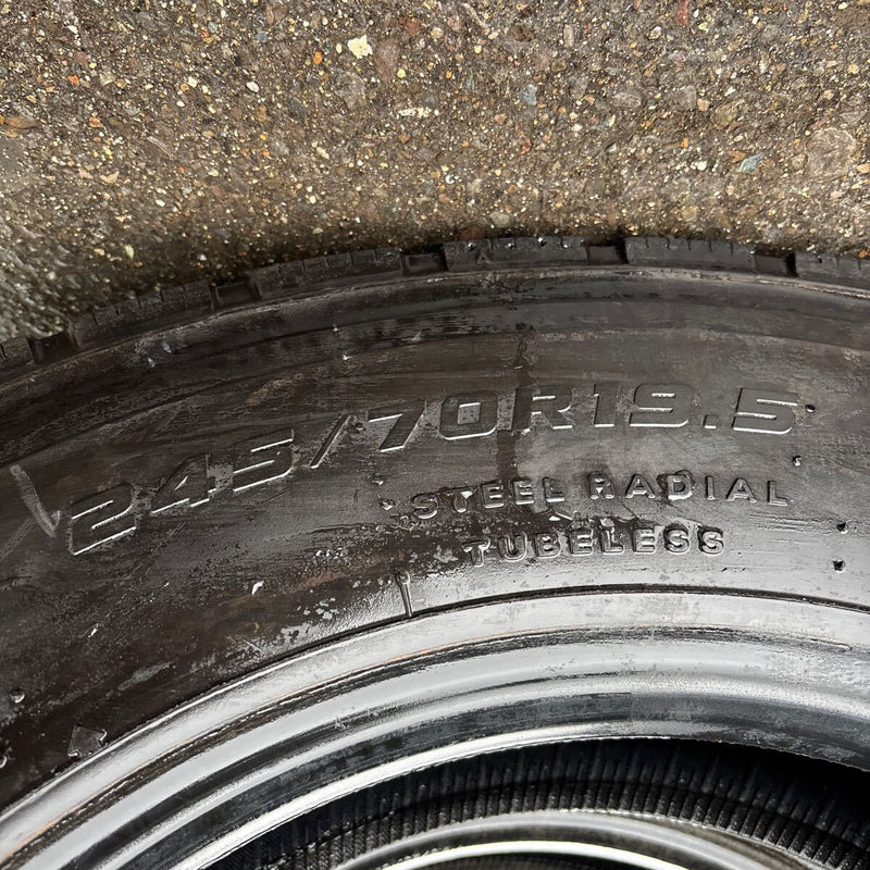 245/70R19.5. DUNLOP SP680. 2019年　4本セット：48000円