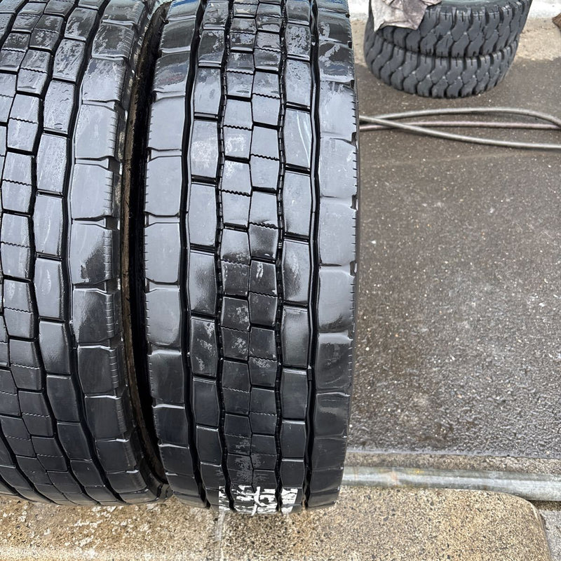 245/70R19.5. DUNLOP SP680. 2019年　4本セット：48000円