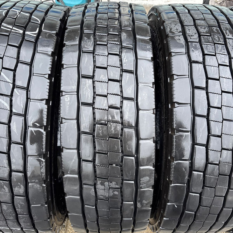 245/70R19.5. DUNLOP SP680. 2019年　4本セット：48000円
