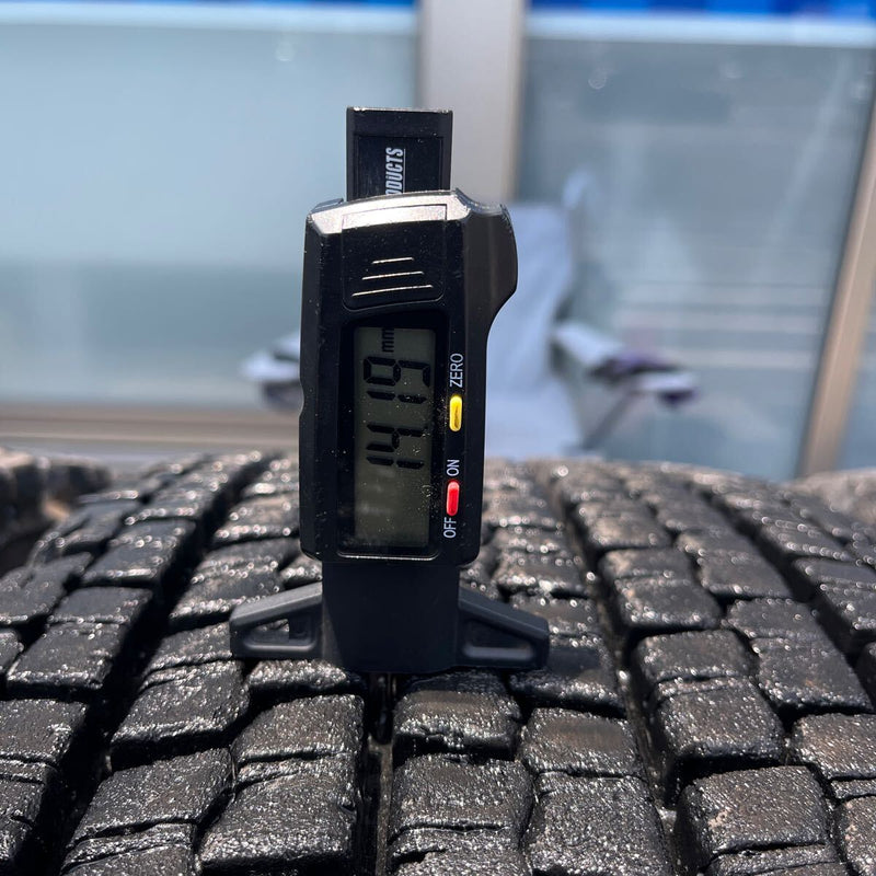 11R22.5 再生スタッドレス　 W900 激安美品　　　　　　8本セット：114,000円