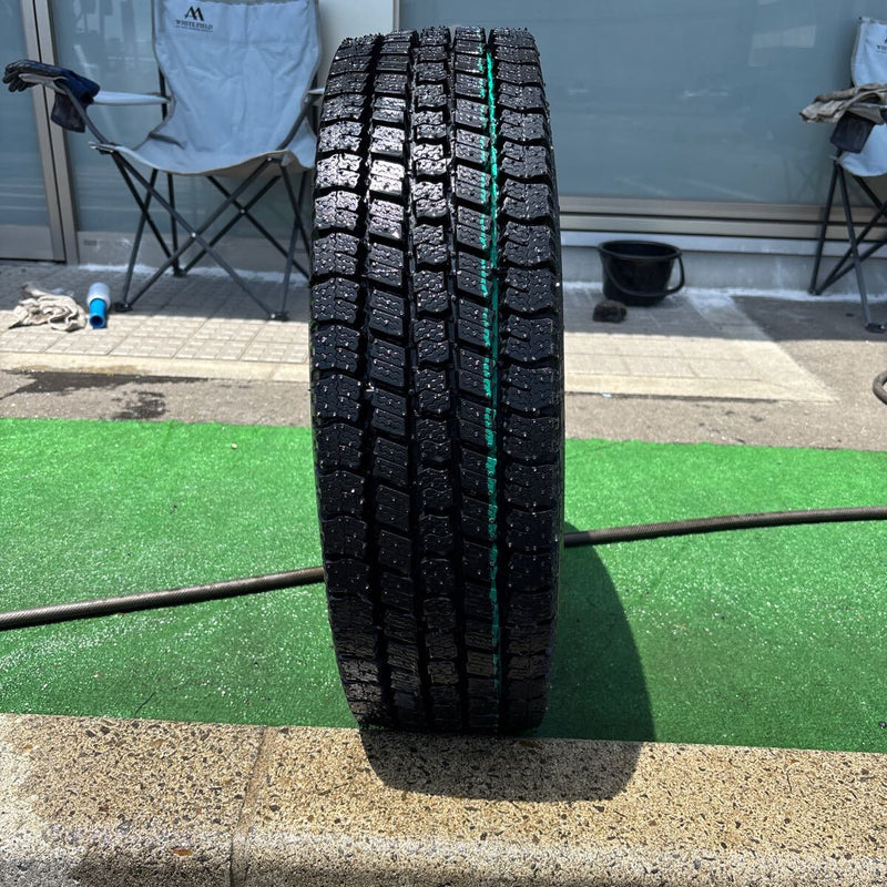 195/75R15 109/107N LT 再生スタッドレスほぼ新品 M934 1本:7000円 