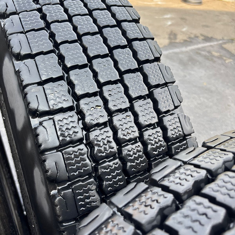 11R22.5 ブリヂストン W910 再生冬タイヤ 4本セット:63000円(名)