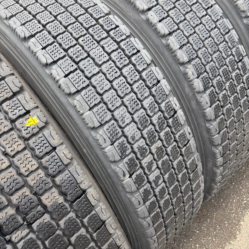 11R22.5 ブリヂストン W910 再生冬タイヤ 8本セット:104000円