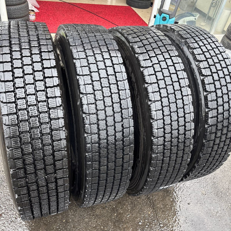 11R22.5 ブリヂストン W910 深溝 再生冬タイヤ 4本セット:60000円