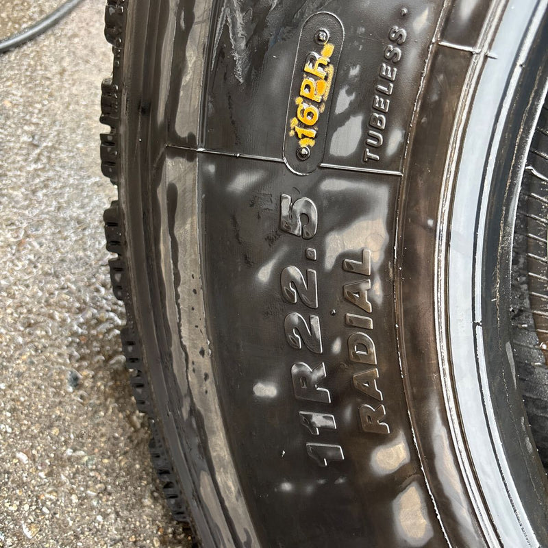 11R22.5 ブリヂストン W910 深溝 再生冬タイヤ 4本セット:60000円