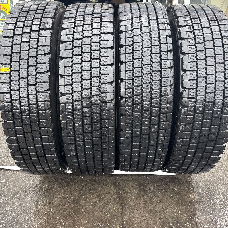 11R22.5 ブリヂストン W910 再生冬タイヤ 4本セット:57000円