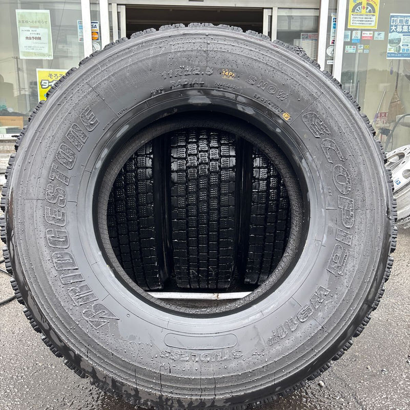 11R22.5 ブリヂストン W911 再生冬タイヤ 4本セット:57000円