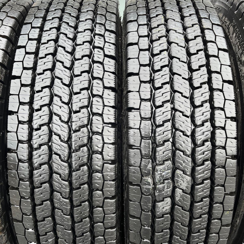 11R22.5 16PR 再生中古スタッドレス　902ZE激安美品　９分山　8本セット：135,000円