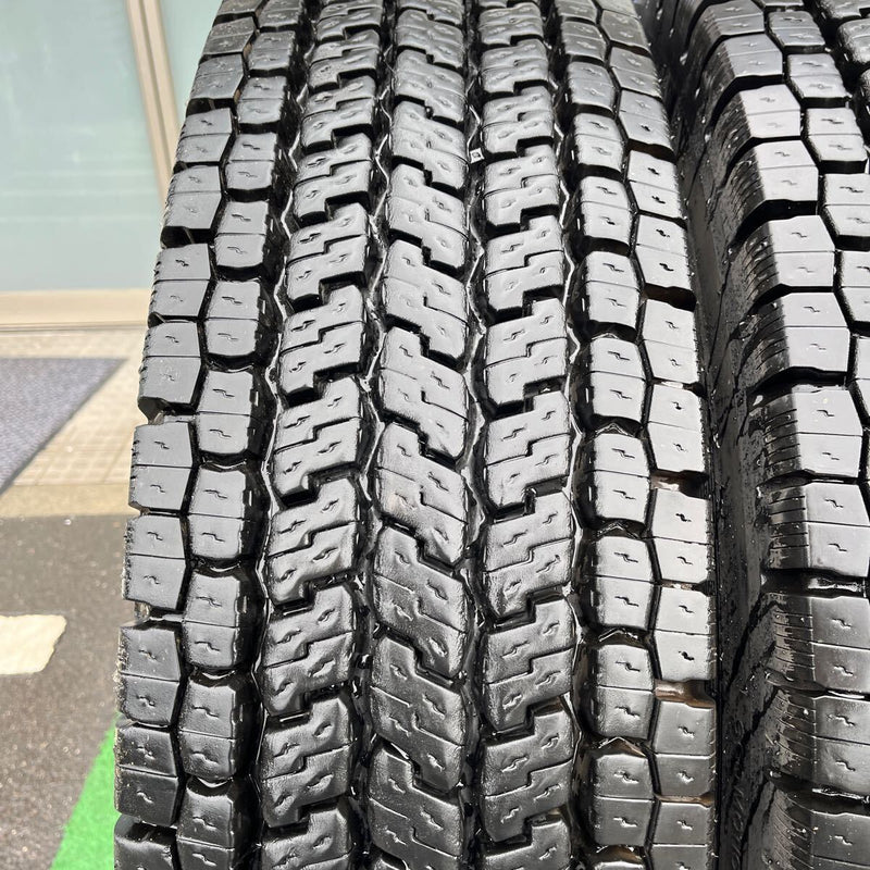 11R22.5 16PR 再生中古スタッドレス　902ZE激安美品　９分山　8本セット：135,000円
