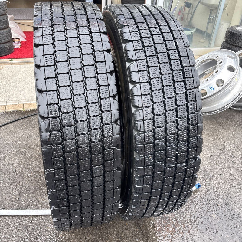 11R22.5 ブリヂストン W910 再生冬タイヤ 2本セット:25500円