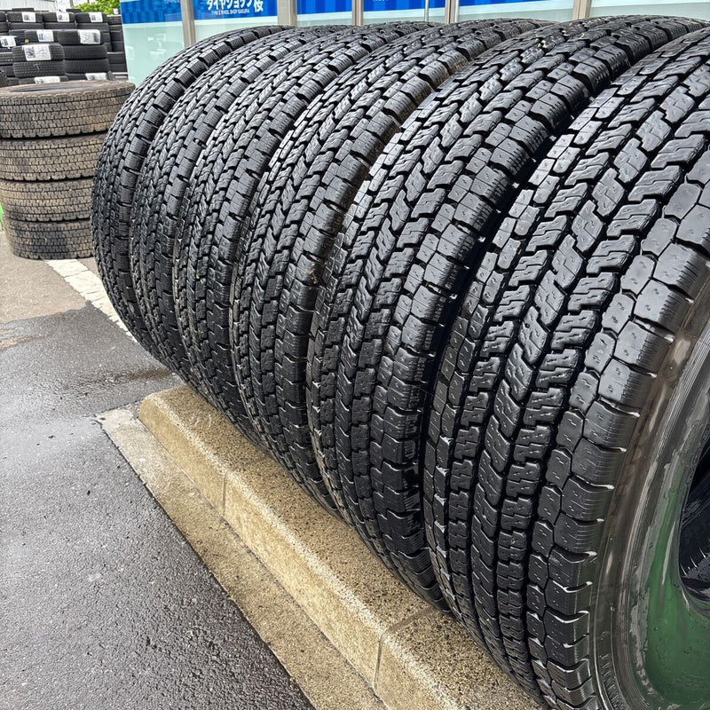 11R22.5 16PR 中古再生スタッドレス　902ZE 2019年　激安美品　　6本セット：99000円