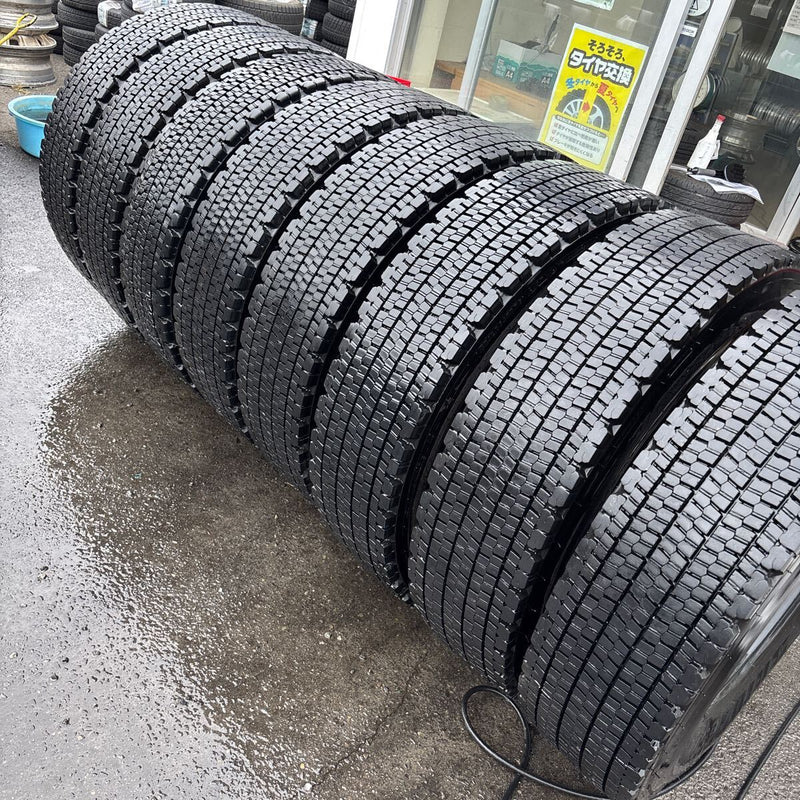 11R22.5 ブリヂストン W900 再生冬タイヤ 8本セット:104000円