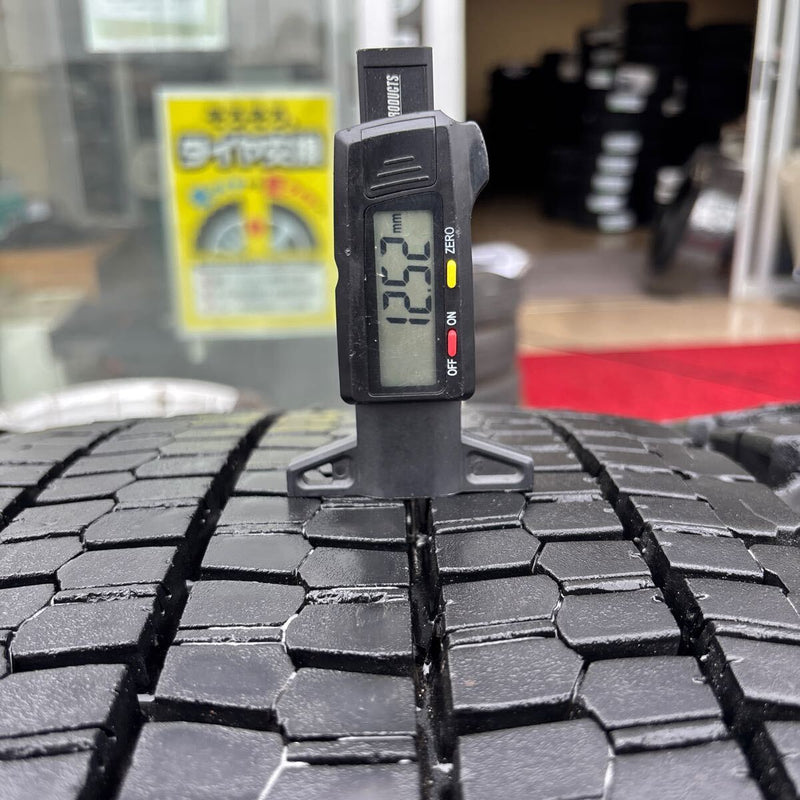 11R22.5 ブリヂストン W900 再生冬タイヤ 8本セット:104000円
