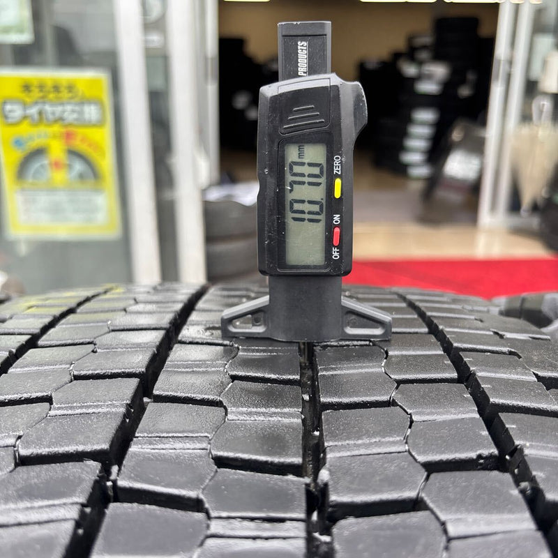 11R22.5 ブリヂストン W900 再生冬タイヤ 8本セット:104000円
