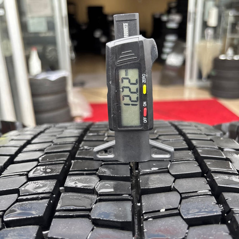 11R22.5 ブリヂストン W900 再生冬タイヤ 8本セット:104000円