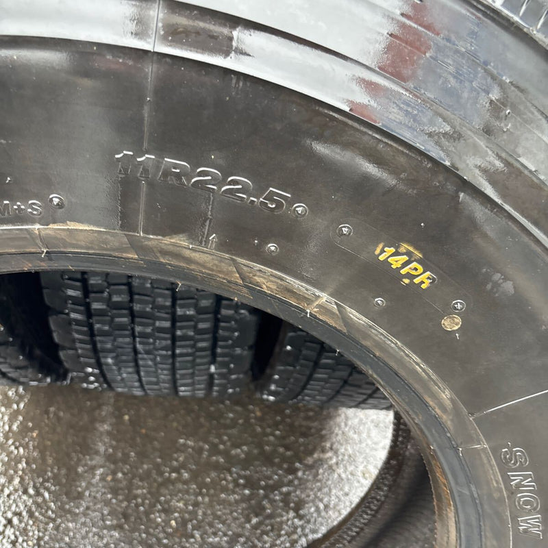 11R22.5 W999 W900 ブリヂストン 地山トラック用冬タイヤ 4本:55000円