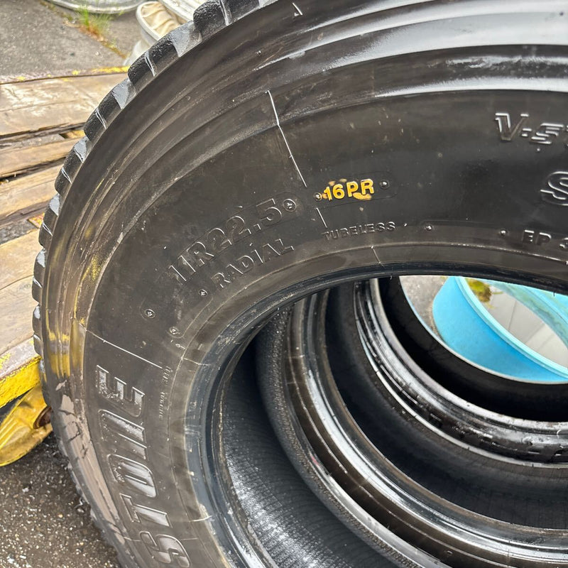 11R22.5 W999 W900 ブリヂストン 地山トラック用冬タイヤ 4本:55000円