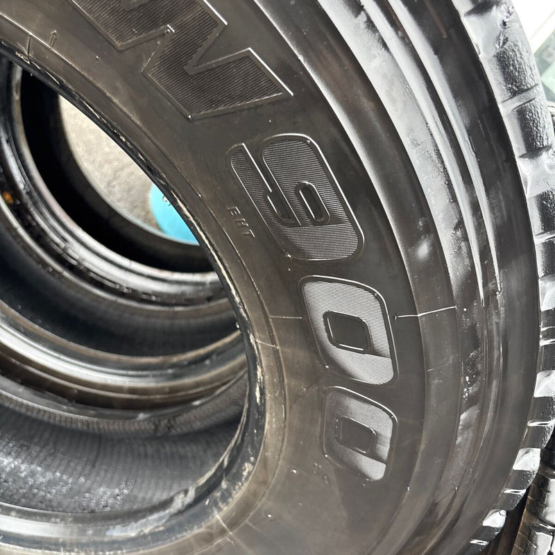 11R22.5 W999 W900 ブリヂストン 地山トラック用冬タイヤ 4本:55000円