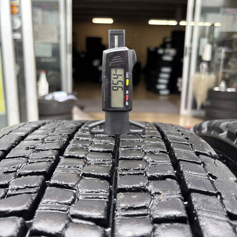 11R22.5 ブリヂストン W900 再生冬タイヤ 2本セット:25000円