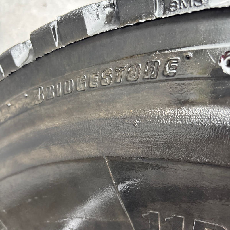 11R22.5 ブリヂストン W900 再生冬タイヤ 2本セット:27000円