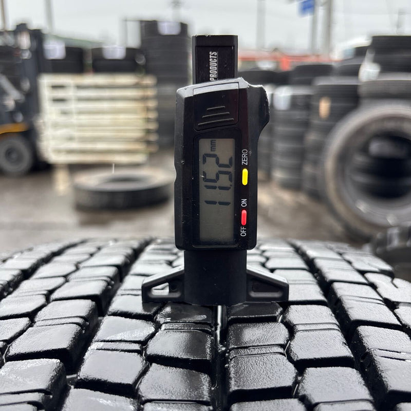 11R22.5 ブリヂストン W900 再生冬タイヤ 2本セット:27000円