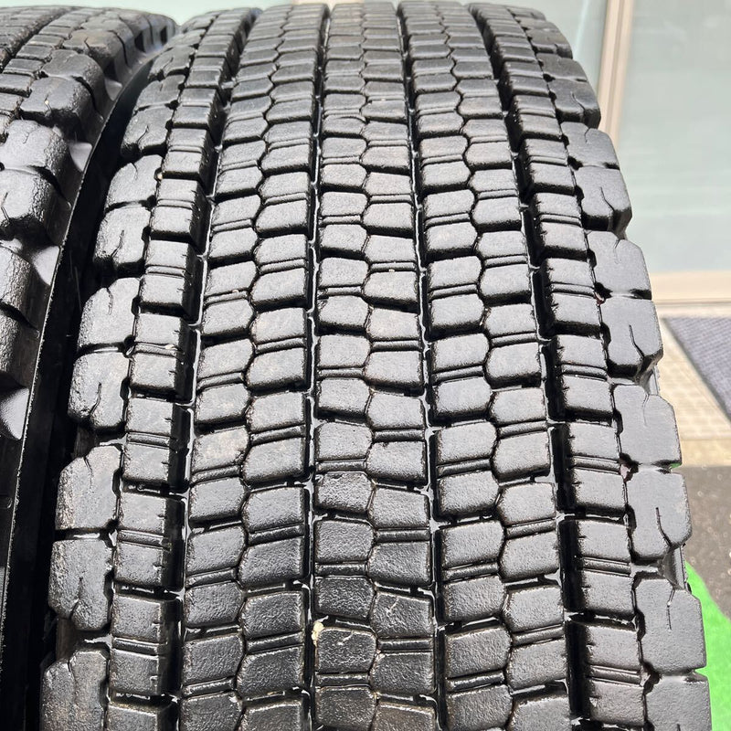 11R22.5 BRIDGESTONE, W900 激安美品　　　　　2020年製　4本セット：62,000円