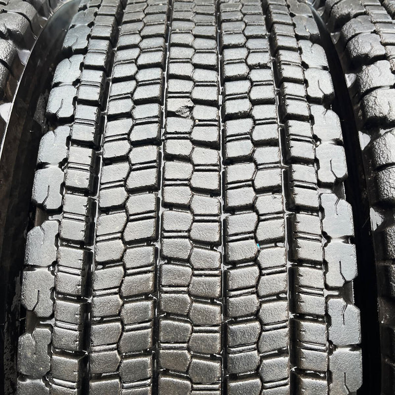 11R22.5 BRIDGESTONE, W900 激安美品　　　　　2020年製　4本セット：62,000円