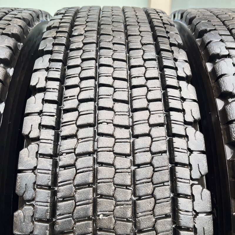 11R22.5 BRIDGESTONE, W900 激安美品　　　　　2020年製　4本セット：62,000円
