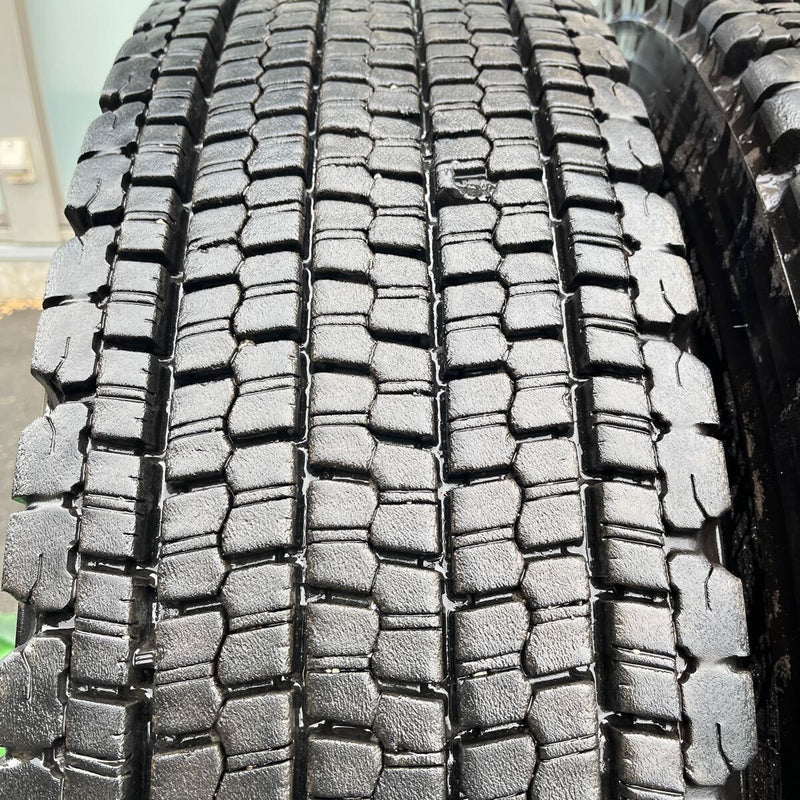 11R22.5 BRIDGESTONE, W900 激安美品　　　　　2020年製　4本セット：62,000円