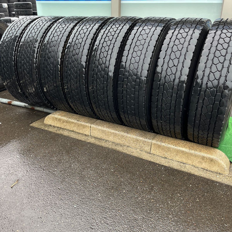 11R22.5 BRIDGESTONE, M801 激安美品　　　　　2019年　8本セット：89,000円