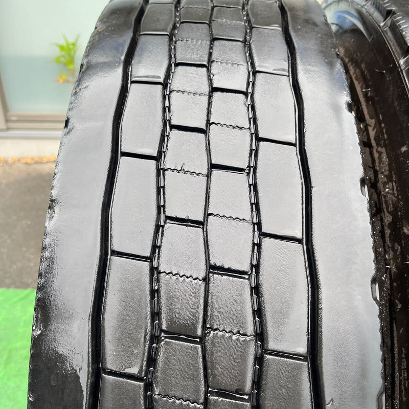 11R22.5 DUNLOP, SP680 激安美品　　2本セット：24,000円