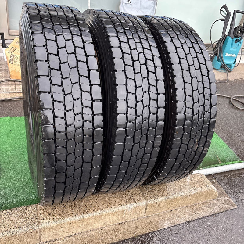 11R22.5 16PR TOYO M676 中古ミックスタイヤ　2本＋1本セット:38000円