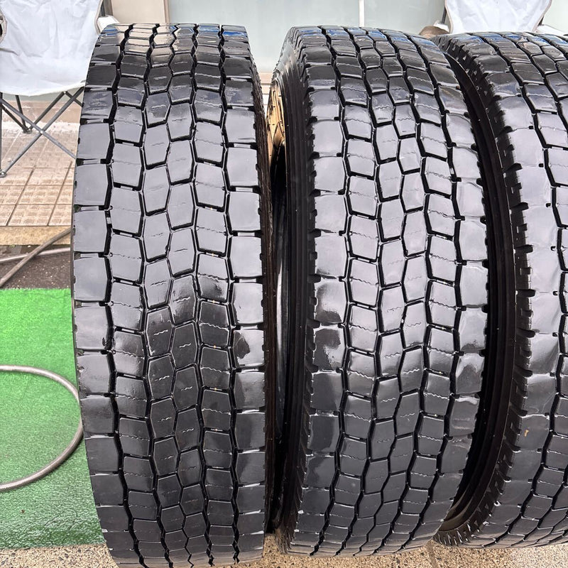 11R22.5 16PR TOYO M676 中古ミックスタイヤ　2本＋1本セット:38000円