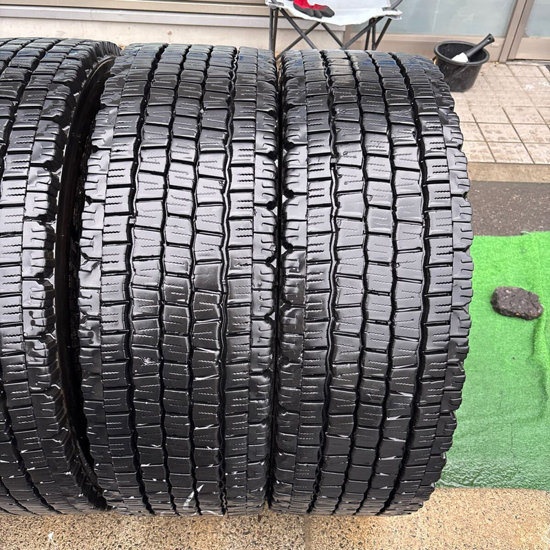 245/70R19.5 DUNLOP SP088 中古スタッドレス　4本セット:44000円