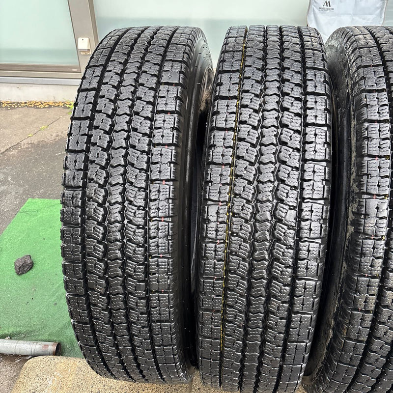 11R22.5 M919 再生中古スタッドレス　4本セット:60000円