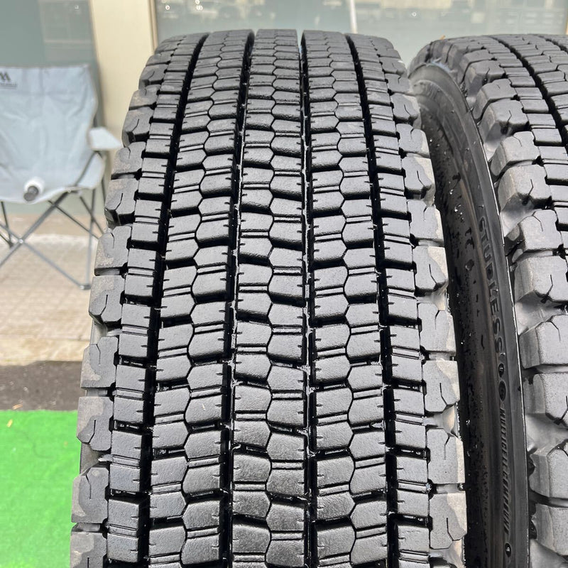 11R22.5 16PR 再生中古スタッドレス　 W900激安美品　　2本セット：32,000円