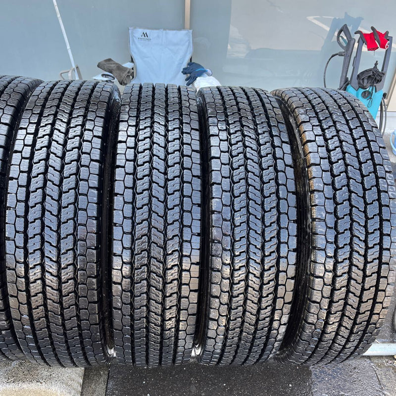 11R22.5 16PR YOKOHAMA 902ZE 中古地山スタッドレス　10本セット:210000円