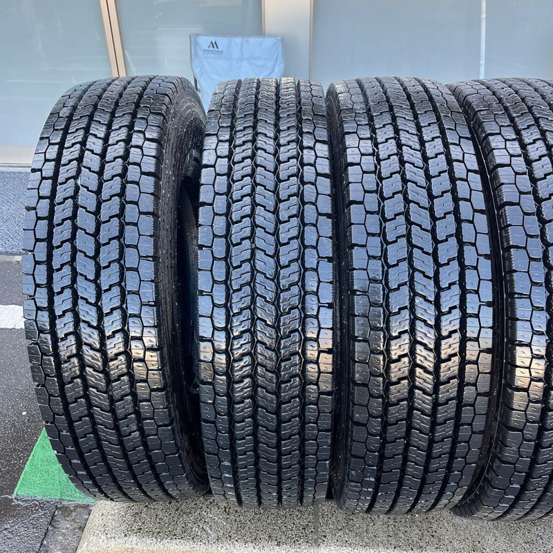 11R22.5 16PR YOKOHAMA 902ZE 中古スタッドレス　地山　10本セット:215000円