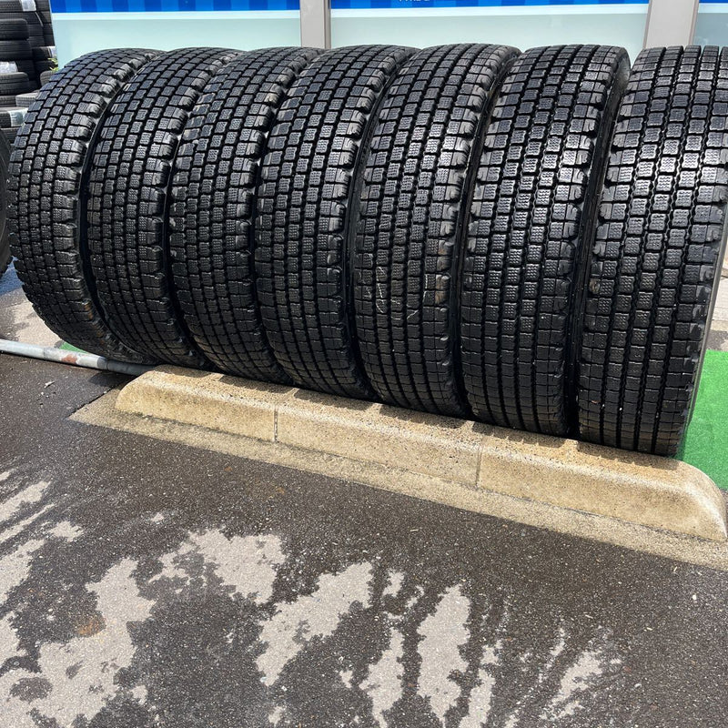 11R22.5 再生中古スタッドレス　W910 激安美品９分山 6本＋1本セット：124,000円