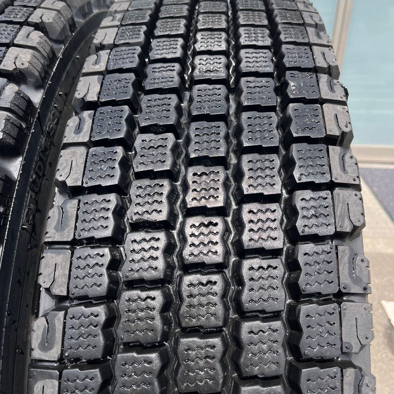 11R22.5 再生中古スタッドレス　W910 激安美品９分山 6本＋1本セット：124,000円