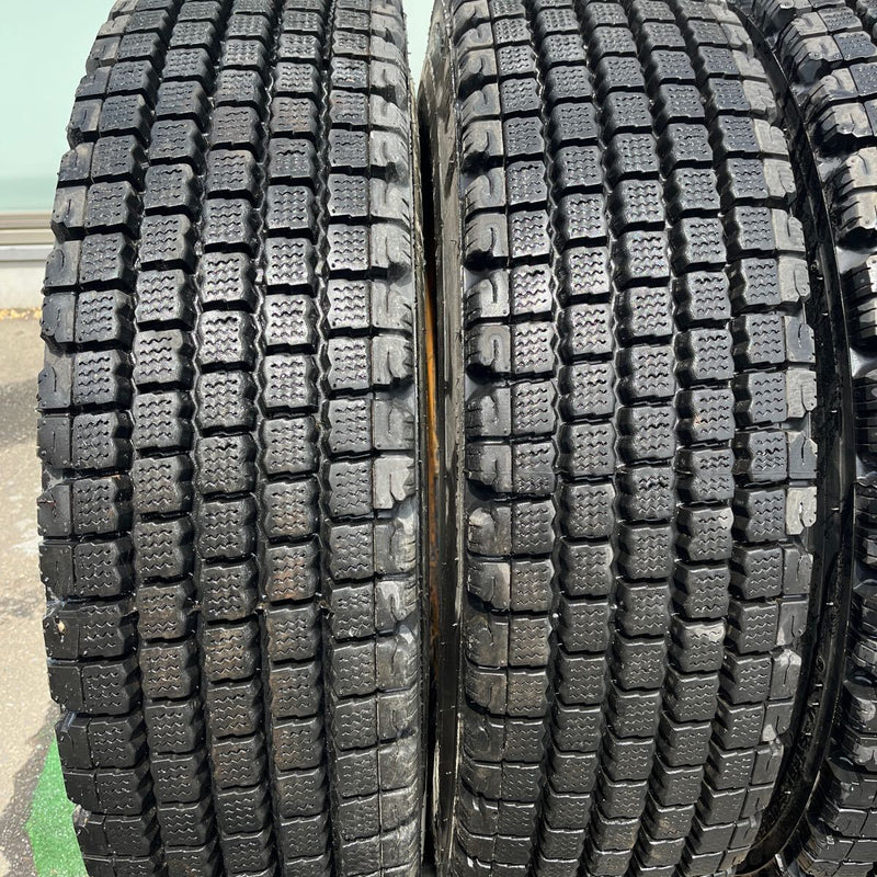 11R22.5 再生中古スタッドレス　W910 激安美品９分山 6本＋1本セット：124,000円